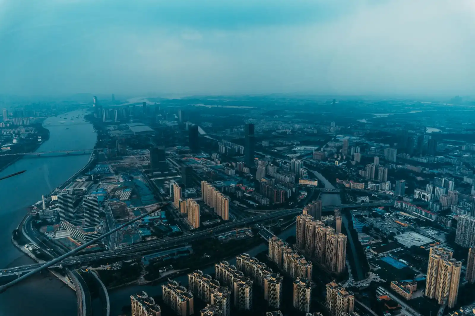 汉派中文网与外籍中文课程：听说读写能力提升的技术路径