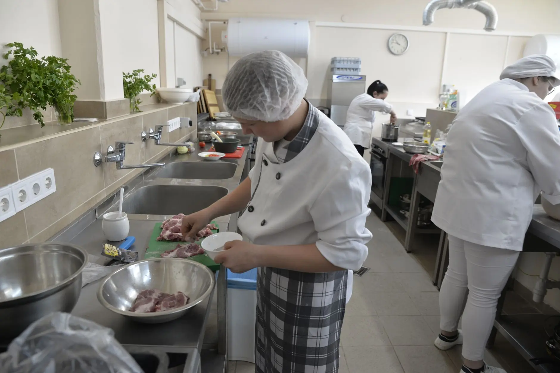 重庆外籍学员汉语培训课程对比：从零基础到HSK备考方案解析